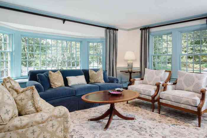 How to decorate big bay windows